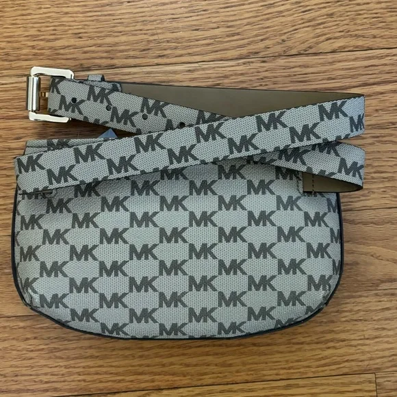 Michael Kors Cambodia Belt Bag Women’s S/M Brown Tan Logo Zip Adjustable NWT - Picture 2 of 11